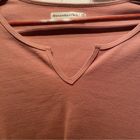 Abercrombie & Fitch, long sleeve tee. Dusty Rose - Picture 2 of 4